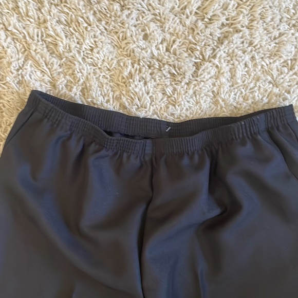 Black dress pants with elastic waist (new) - Picture 2 of 4